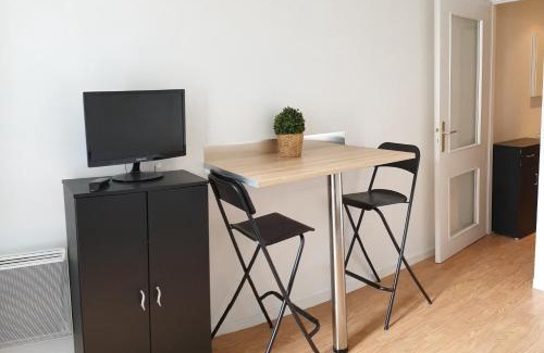 Quartier Capuche-Allies Appartement | Alpine Stay - Studio Entier Résidence Standing vue parc au calme - Parking Gratuit - Wifi - Tram à proximité