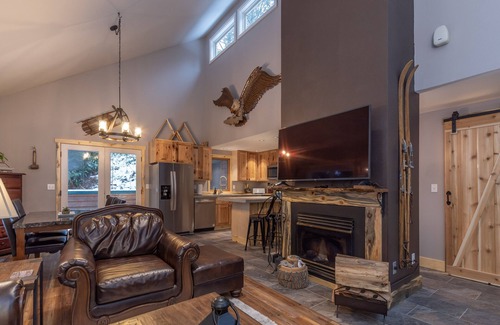 Packwood Maison | Our Peaceful Mountain Home - bain à remous, barbecue, espace de divertissement extérieur, foyer