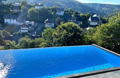 Schwalefeld Appartement | Alte Försterei - Komfort-Fewo HOCHSITZ mit Pool & Sauna