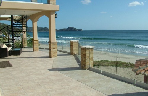 Playa Colorado Maison | Altos De Colorado-8000 pieds carrés Beachfront Luxury Surfing Estate