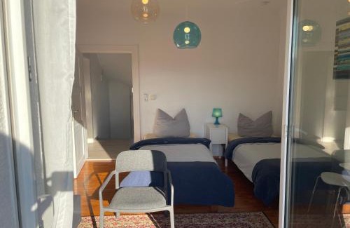 Ochsenfurt Maison | Altstadt Nähe 7 Min Fußweg über Alte Maibrücke zu Pension mit Balkon & Garten, ideal for long stay, relocation