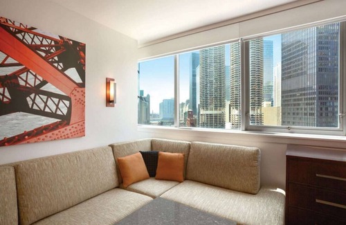 Downtown Chicago Station Balnéaire | Always a Great Idea To Unwind! Near Chicago Tribune Tower, Pets are Allowed