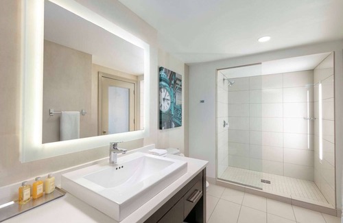 Downtown Chicago Station Balnéaire | Always a Great Idea To Unwind! Near Chicago Tribune Tower, Pets are Allowed