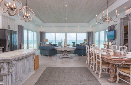 William's Town Maison | Always Calm Beach. No Estate like this in Exuma! Brand New on protected sand bar