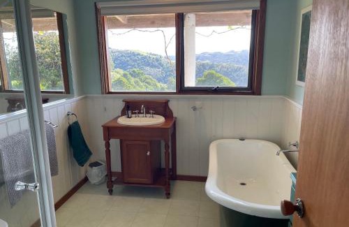 Apollo Bay Maison | Alyeska farm house