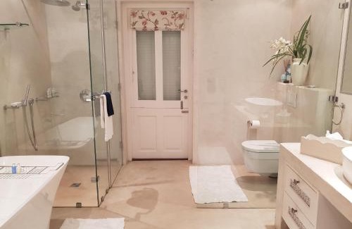 Greyton Maison | Alzare Villa