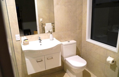 Greymouth Villa | Am I in Heaven? Luxury 3 ensuite bedrooms sleeps 8