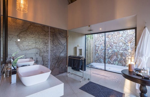 Thorny Bush Game Reserve Cabine | AM Lodge
