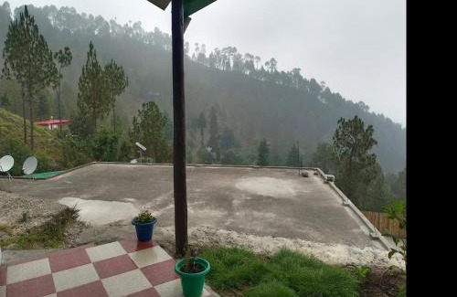 Almora Chalet De Ski | Aman Homestay