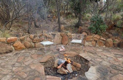 Buffelspoort Cabine | Amani Bush Escape