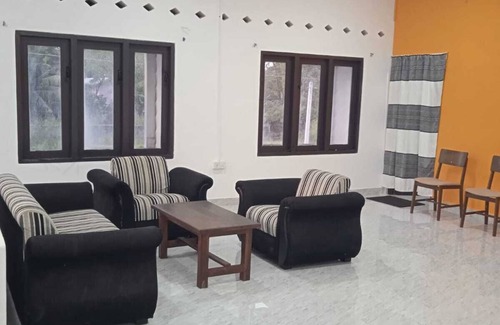 New Town Cabine | Amani Homes,4-bedroom building with WiFi, and AC in delightful Anuradhapura