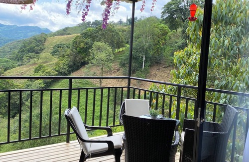 La Vega Cabine | Amari:cabaña Garzas, di Vega Cundinamarca. Balcón,terraza,jacuzzi