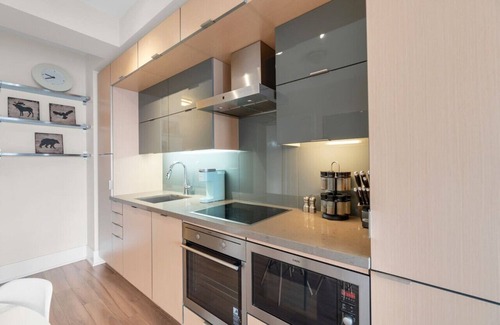 Wellington Place Hôtel | Amazing 1BR Suite - Rooftop Pool - View