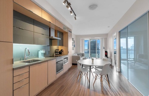 Wellington Place Hôtel | Amazing 1BR Suite - Rooftop Pool - View
