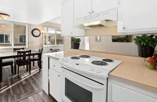 Southeast Maison | Amazing 2-Bed Townhome w/Garage in DTC