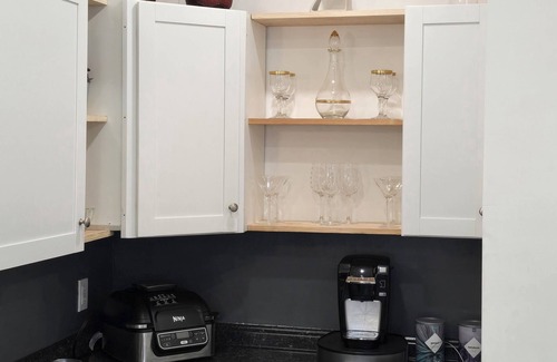 Hillside Appartement | Amazing 2-bedroom home away from home next door to Newark International Airport.