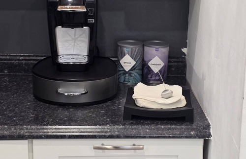 Hillside Appartement | Amazing 2-bedroom home away from home next door to Newark International Airport.