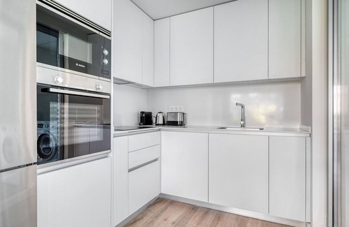 Las Acacias Appartement | Amazing 2BR w/amenities, in Madrid Rio