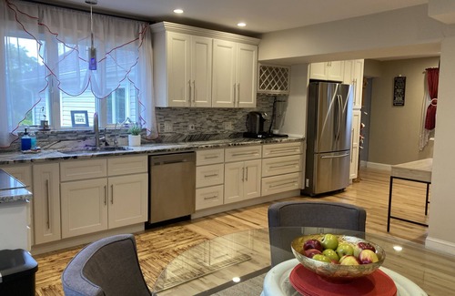 Salisbury Appartement | Luxury 3 bedroom apartment with porch and 1.8 miles away from Beach.Salisbury,MA