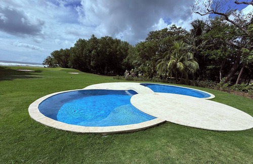Playa Colorado Copropriété | Amazing 3 bedroom Rio Dulce Condo w/beachfront views and pool in Hacienda Iguana