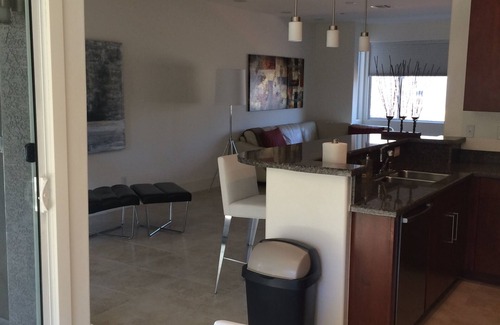 Spring Valley Maison | Increíble casa adosada de 3 pisos en comunidad cerrada