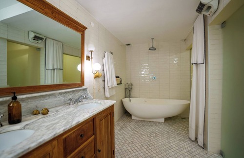 Neve Tzedek Appartement | Amazing 4BR close to BEACH at central NEVE TZEDEK