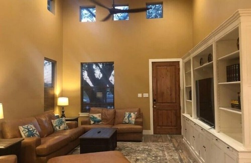Redmond Terrace Maison | Amazing 5/5! Pool & Hot Tub!