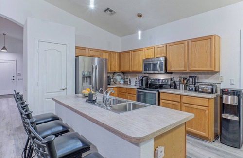 Arrowhead Ranch Maison | AMAZING: 50+ 7 Day Min, Pvt Htd POOL, Putt Green, Pool Table, Hikers/Bikers/Golfers Oasis