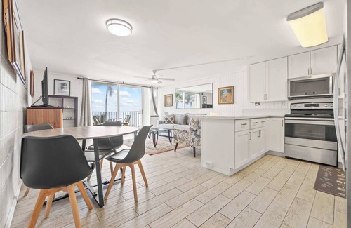 Punaluu Copropriété | Amazing 7th floor Beachfront Condo w/AC
