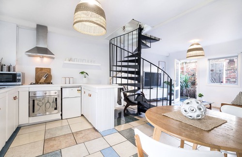 Elwood Appartement | Élégant appartement d'époque rénové au coeur d'Elwood!