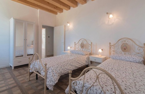 Cinto Euganeo Appartement | Amazing Apartment in Valnogaredo With 3 Bedrooms, Wifi and Outdoor Swimming Pool