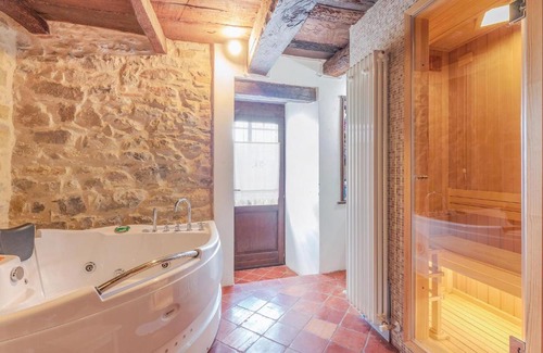 Monte Petriolo Appartement | Amazing apartment in Montepetriolo -PG- with 2 Bedrooms