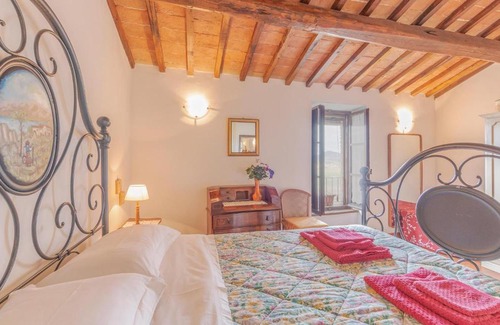 Monte Petriolo Appartement | Amazing apartment in Montepetriolo -PG- with 2 Bedrooms