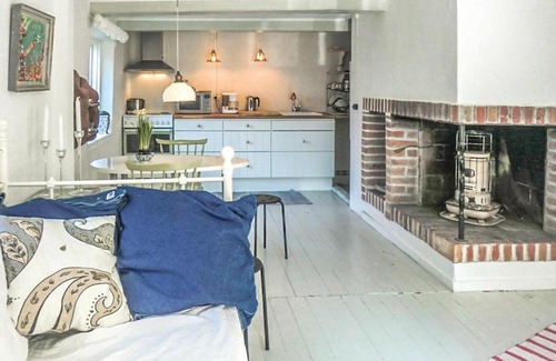 Raa Appartement | Amazing Apartment In Råå With Kitchen