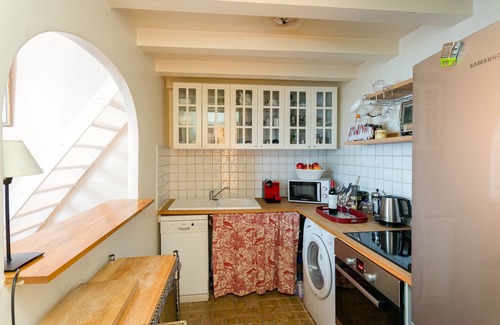 Quartier de la Place-Vendome Appartement | Magnifique appartement avec mezzanine et des tonnes de charme par Le Louvre et le Jardin des Tuileries!