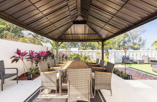 Nassau Villa | Amazing Bahamas Villa - Private Pool, Outdoor Oasis, Oceanview, Sandy Beach