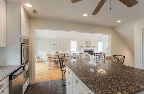 Wells Beach Maison | Amazing Beach House! 5 Bedroom across the Ocean!