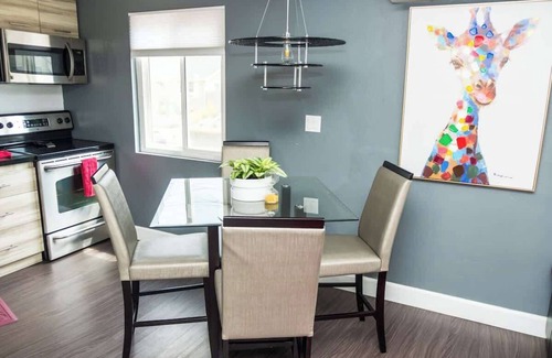 Hillcrest Maison | Beautiful Hillcrest CANYON VIEW. Walk to Balboa Park, San Diego Zoo/Pet Friendly