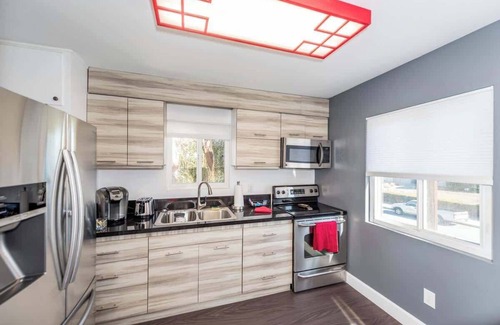 Hillcrest Maison | Beautiful Hillcrest CANYON VIEW. Walk to Balboa Park, San Diego Zoo/Pet Friendly