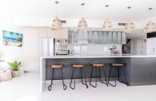 Currimundi Appartement | Amazing Currimundi Lakefront Ocean Penthouse
