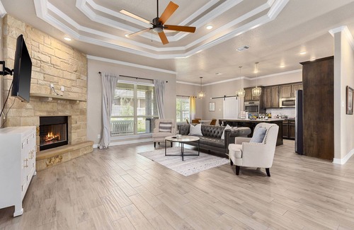 Killeen Maison | Amazing Entertaining Home! Perfect For Large Families, Groups, Workers and Soldi
