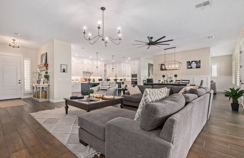 San Tan Valley Maison | AMAZING EXECUTIVE STYLE HOME / MASTERPLAN COMMUNITY /COMMUNITY LAKE/ POOLS