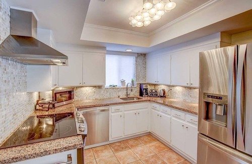 Imperial Point Maison | Amazing Fort Lauderdale 2BD/2BT+Den with Heated Pool, Close to the Beach!