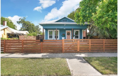 Eastside Promise Neighborhood Maison | Amazing Fully Fenced Home Only 5 Mins from Downtown