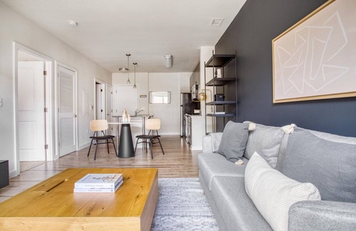 Near Northeast Appartement | Amazing H Street 1BR w/ Rooftop Pool & Gym, walk to Metro, by Blueground