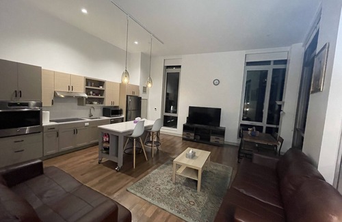 Jamaica Plain Appartement | AMAZING High Ceiling 3 BED / 2 BATH Water view