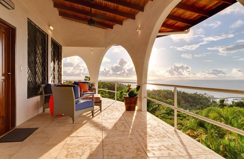 El Cerro Maison | NOUVELLE LISTE, Incroyable Hillside Home, récemment rénovée avec piscine privée à débordement