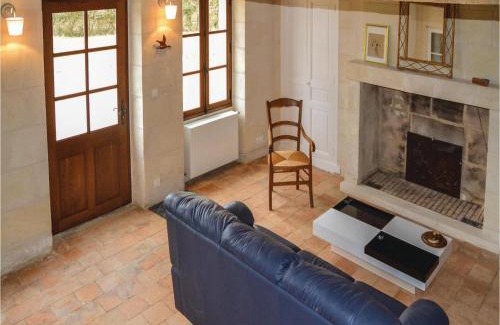 Cravant-les-Coteaux Maison | Amazing Home In Cravant Les Côteaux