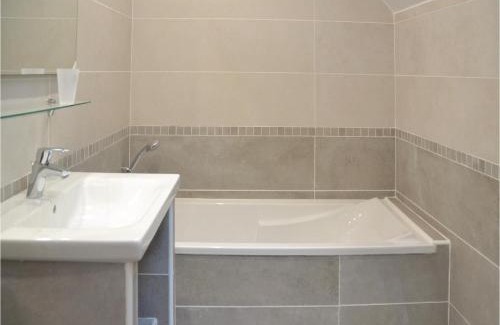 Cravant-les-Coteaux Maison | Amazing Home In Cravant Les Côteaux