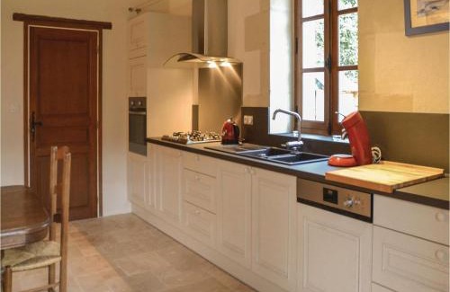 Cravant-les-Coteaux Maison | Amazing Home In Cravant Les Côteaux